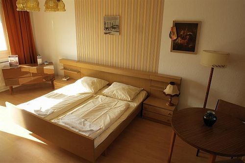 Ostel - Das Ddr Hostel Берлин Экстерьер фото