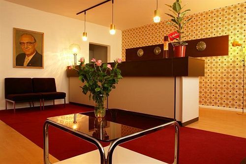 Ostel - Das Ddr Hostel Берлин Экстерьер фото