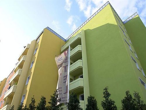 Ostel - Das Ddr Hostel Берлин Экстерьер фото