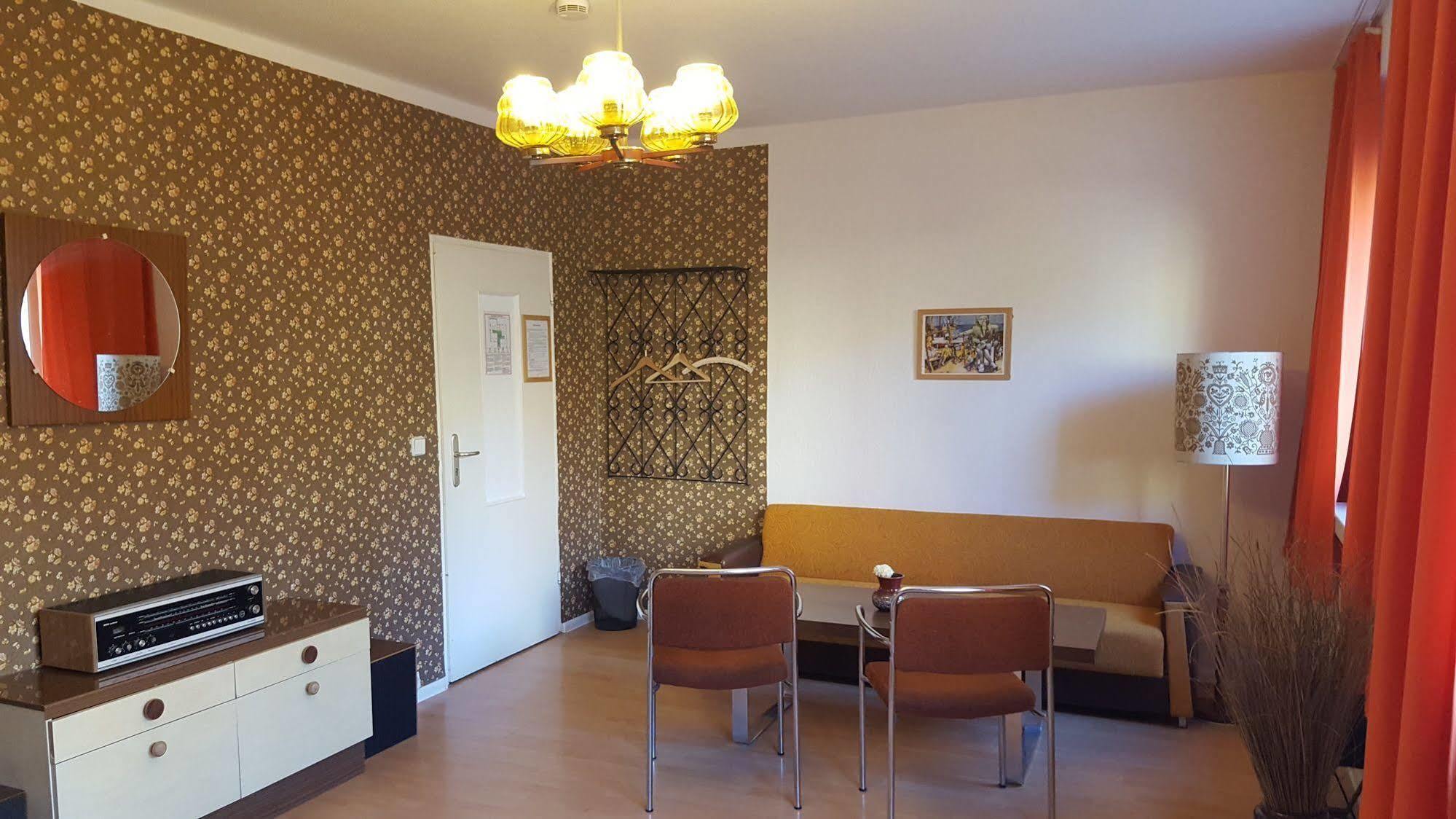 Ostel - Das Ddr Hostel Берлин Экстерьер фото