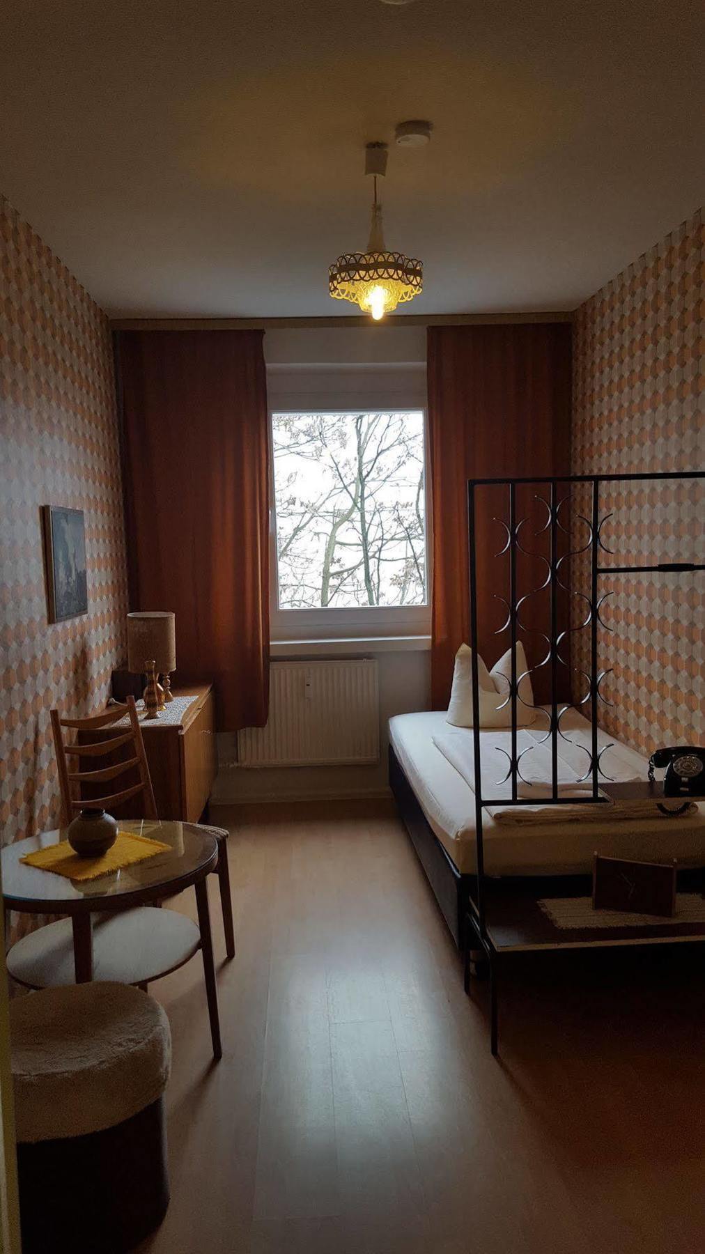 Ostel - Das Ddr Hostel Берлин Экстерьер фото